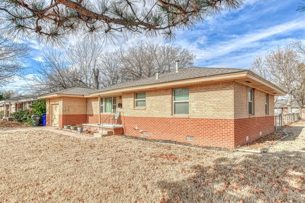 Photo 2 — 1203 Barbour Street, Norman, OK 73069
