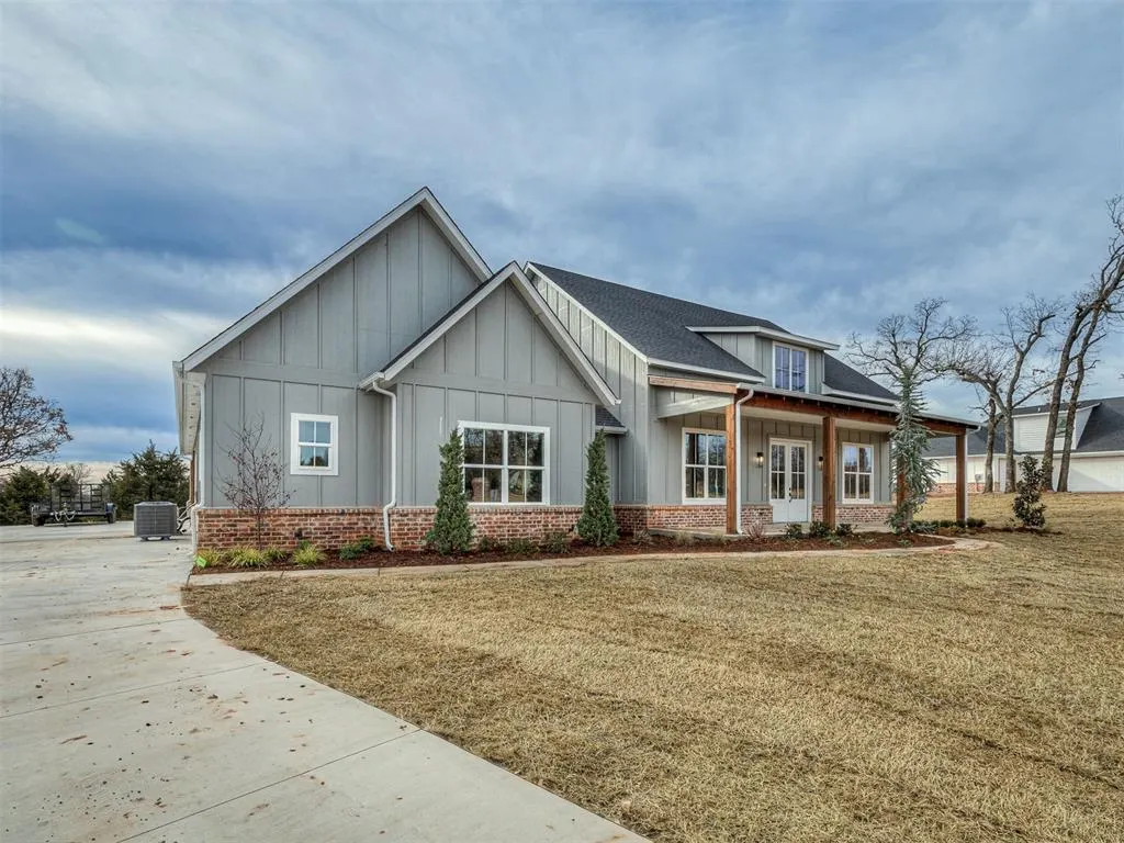 Photo 2 — 21246 Reserve Circle, Harrah, OK 73045
