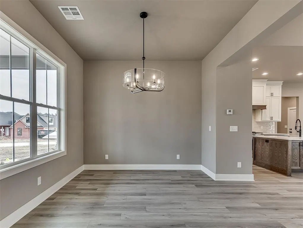 Photo 12 — 21246 Reserve Circle, Harrah, OK 73045