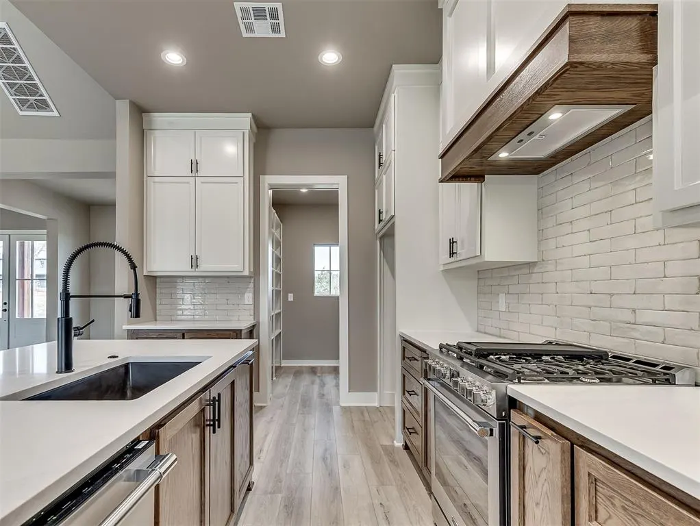 Photo 18 — 21246 Reserve Circle, Harrah, OK 73045