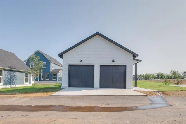 Photo 5 — 18450 Sweetwater Lane, Norman, OK 73072