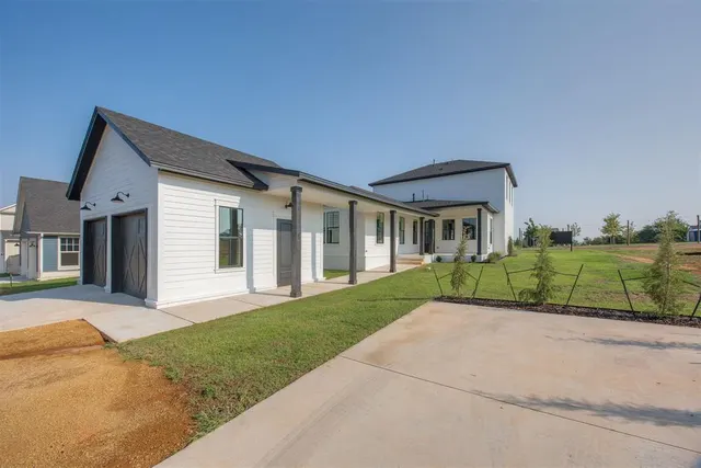 Photo 6 — 18450 Sweetwater Lane, Norman, OK 73072