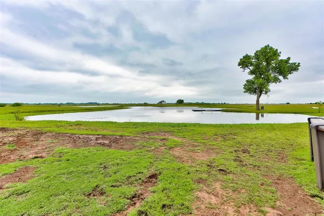 Photo 2 — 528 E Cottonwood Road, Washington, OK 73093