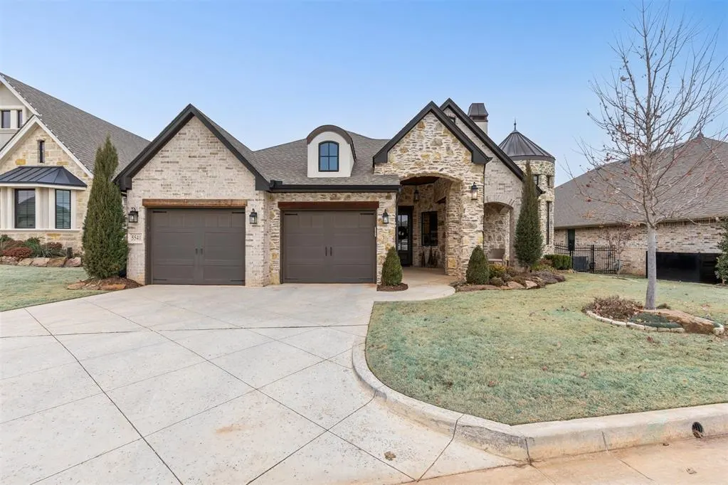 Photo 2 — 5541 Cottontail Lane, Edmond, OK 73025