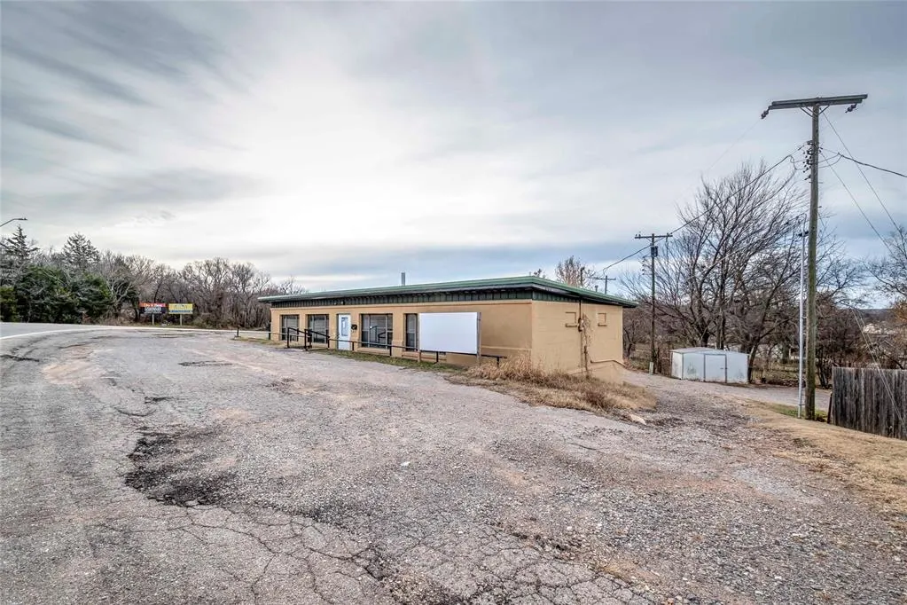 Photo 2 — 111 W 1st Street, Chandler, OK 74834