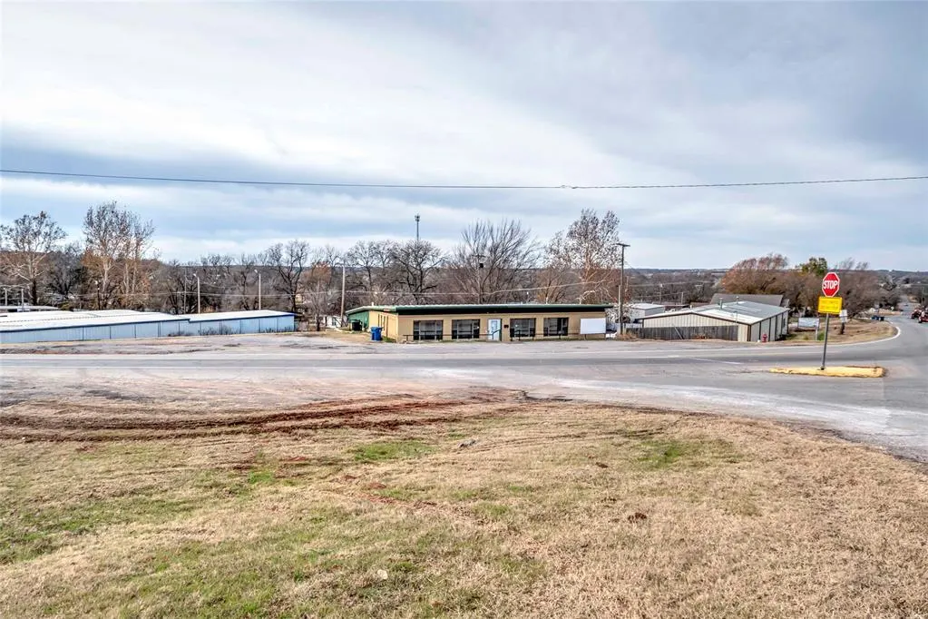 Photo 3 — 111 W 1st Street, Chandler, OK 74834