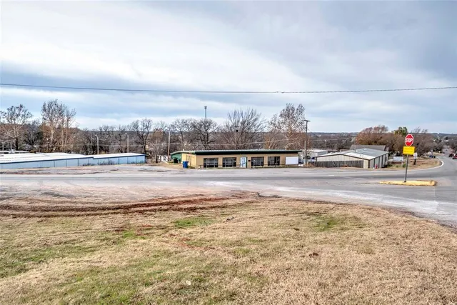 Photo 3 — 111 W 1st Street, Chandler, OK 74834