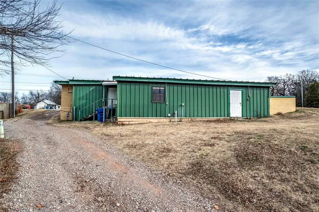 Photo 5 — 111 W 1st Street, Chandler, OK 74834