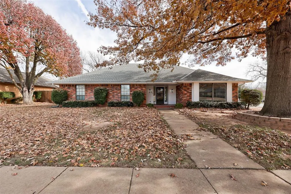 Photo 2 — 501 Quail Ridge Road, Norman, OK 73072