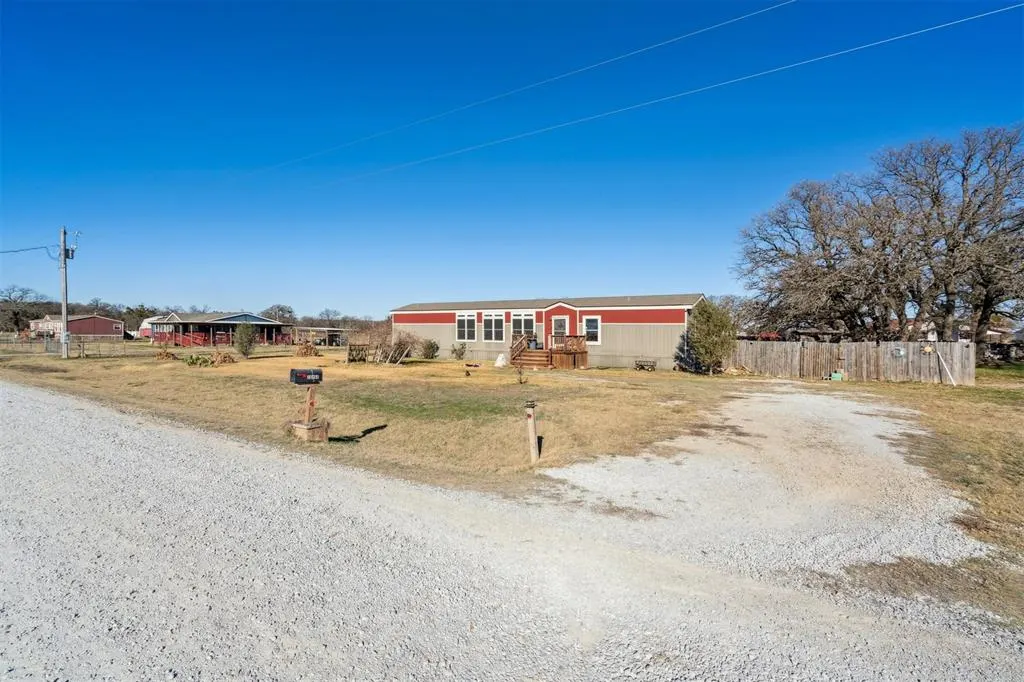 Front exterior — 10964 Olive Tree Lane, Marietta, OK 73448