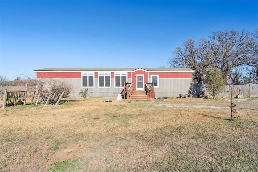 Photo 2 — 10964 Olive Tree Lane, Marietta, OK 73448