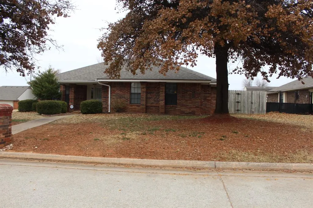 Photo 2 — 10601 Songbird Lane, Midwest City, OK 73130