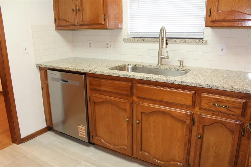 Photo 10 — 10601 Songbird Lane, Midwest City, OK 73130