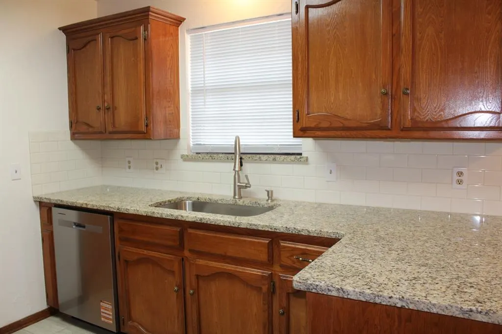Photo 11 — 10601 Songbird Lane, Midwest City, OK 73130