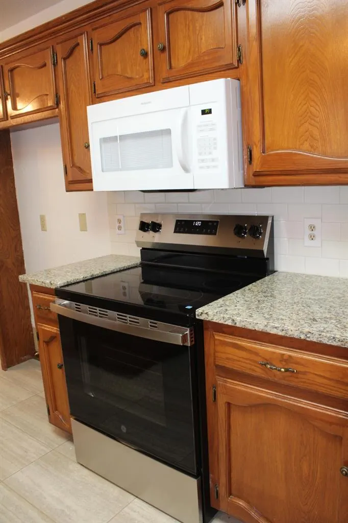 Photo 13 — 10601 Songbird Lane, Midwest City, OK 73130