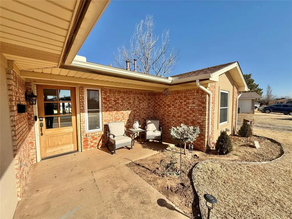Photo 2 — 1531 Lincoln Street, Altus, OK 73521