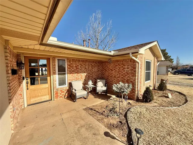 Photo 2 — 1531 Lincoln Street, Altus, OK 73521
