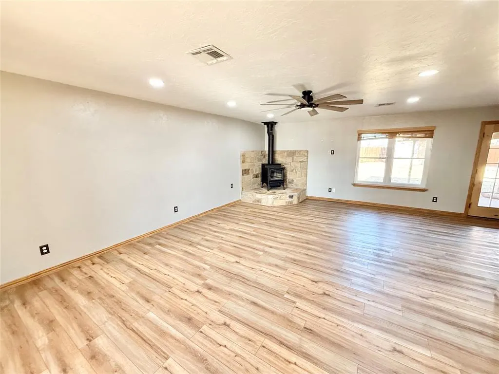 Photo 3 — 1531 Lincoln Street, Altus, OK 73521
