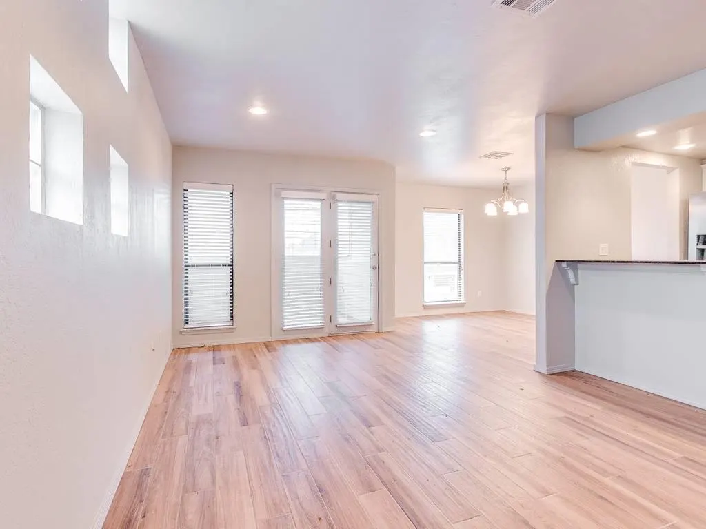 Photo 2 — 931 NW 7th Street 100, Oklahoma City, OK 73106