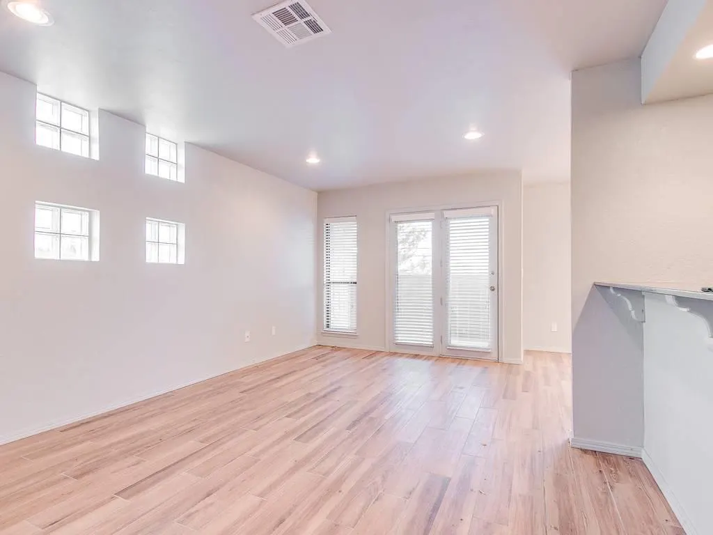 Photo 4 — 931 NW 7th Street 100, Oklahoma City, OK 73106
