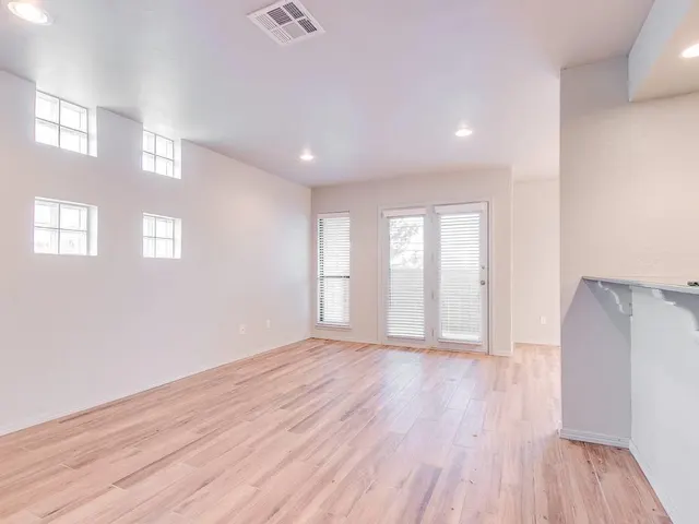 Photo 4 — 931 NW 7th Street 100, Oklahoma City, OK 73106