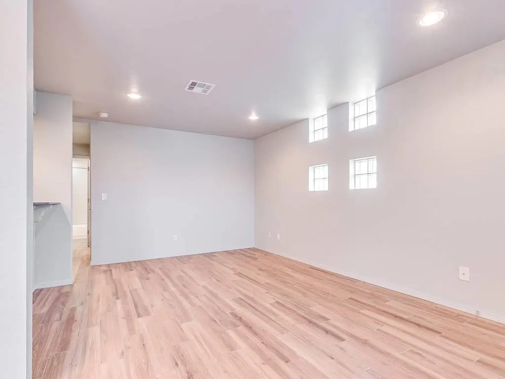 Photo 8 — 931 NW 7th Street 100, Oklahoma City, OK 73106