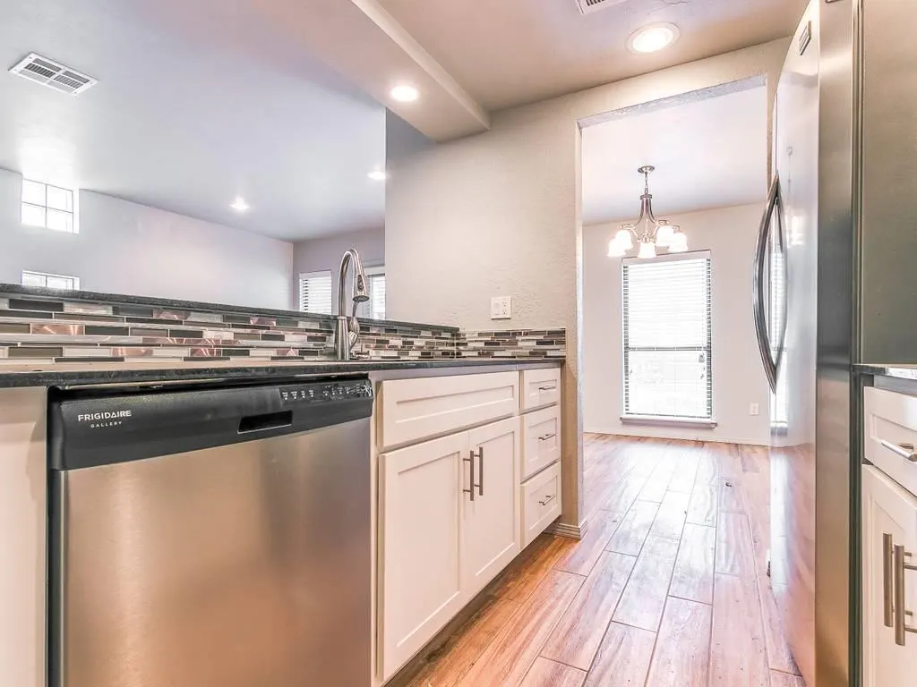 Photo 9 — 931 NW 7th Street 100, Oklahoma City, OK 73106