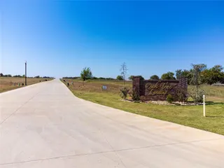 Sold home at 8890 Oak Tree Circle
