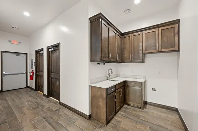 Photo 8 — 833 Kelly Lakes Pass, Edmond, OK 73025