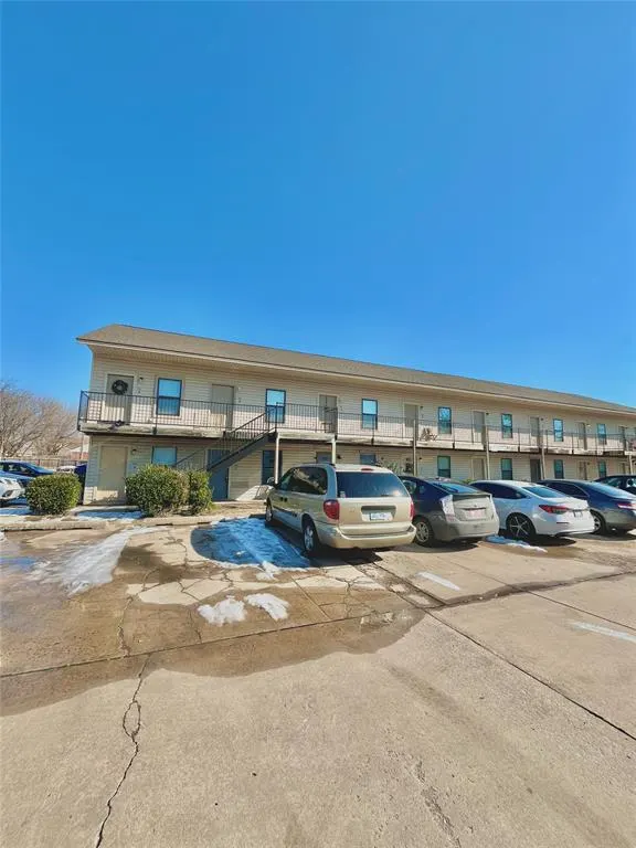 Front exterior — 1901 Lindsey 20A, Norman, OK 73071