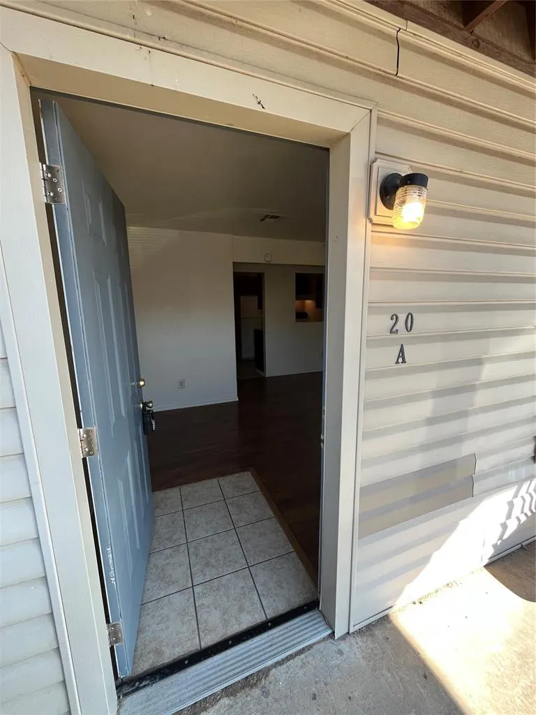 Photo 2 — 1901 Lindsey 20A, Norman, OK 73071