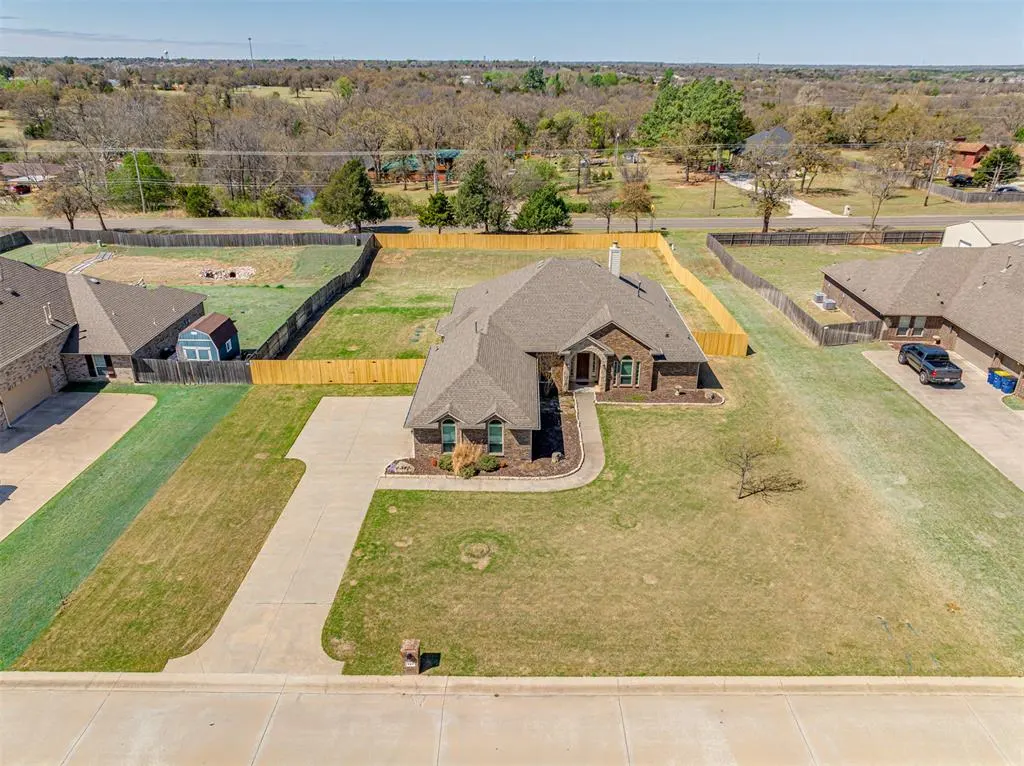 Photo 3 — 927 Fox Drive, Choctaw, OK 73020