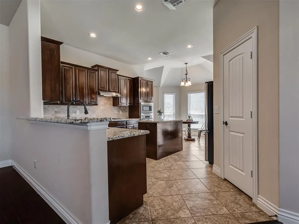 Photo 11 — 927 Fox Drive, Choctaw, OK 73020