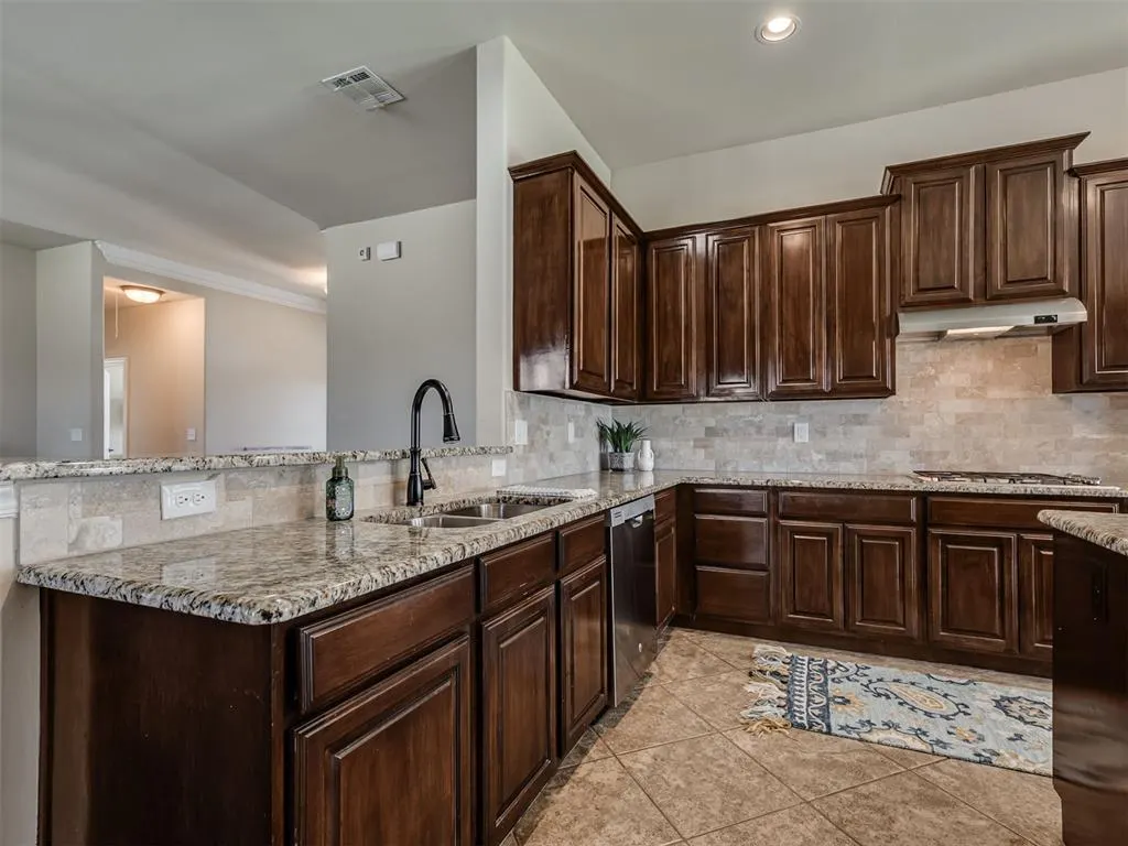 Photo 12 — 927 Fox Drive, Choctaw, OK 73020
