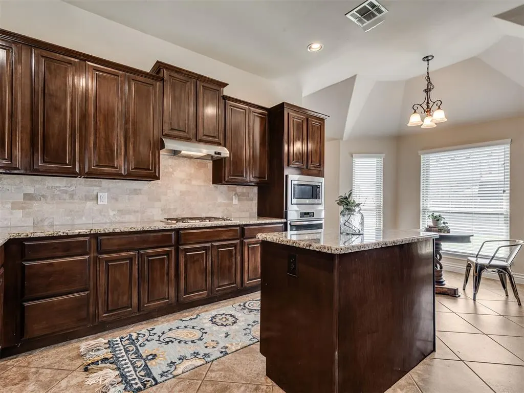 Photo 13 — 927 Fox Drive, Choctaw, OK 73020