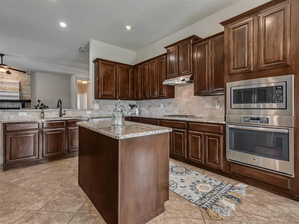 Photo 14 — 927 Fox Drive, Choctaw, OK 73020