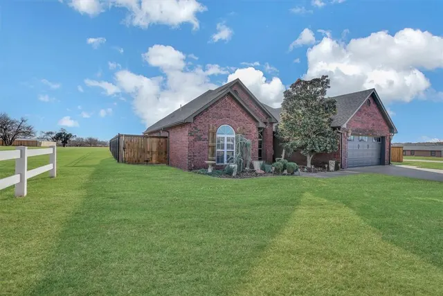 Front exterior — 606 E 3rd Street, Elk City, OK 73644