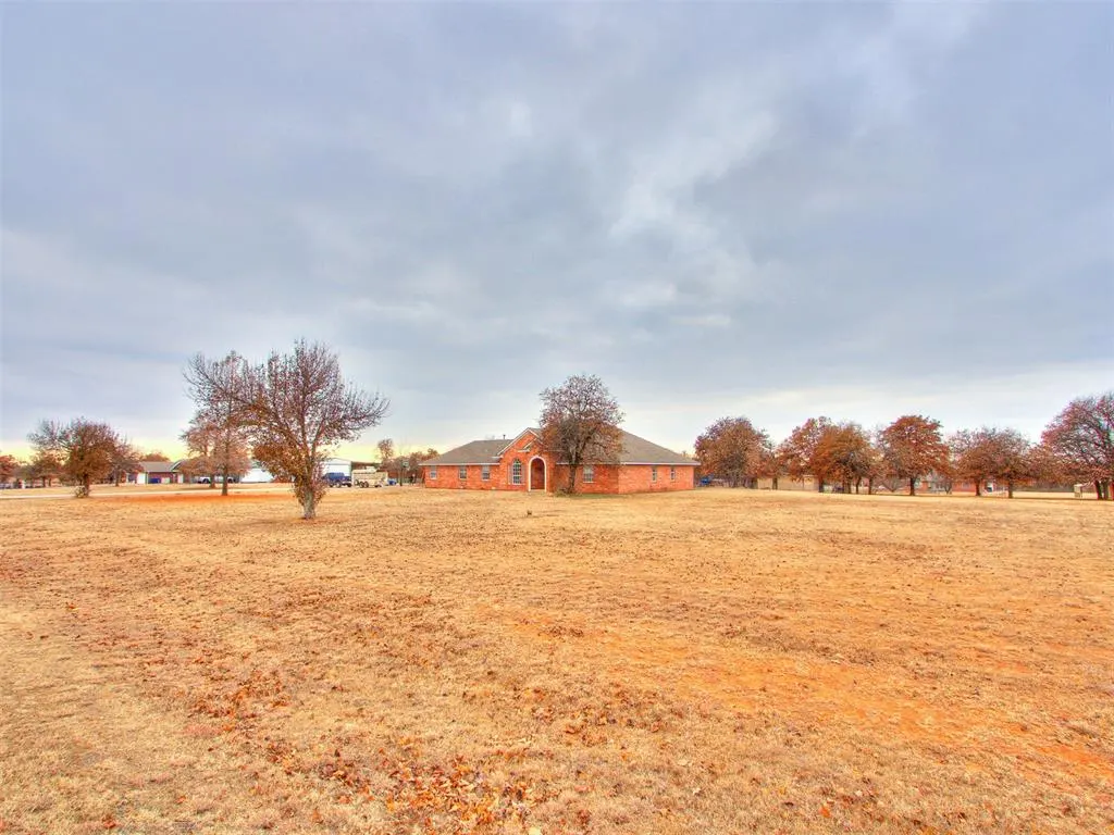Photo 2 — 5879 Mockingbird Lane, Blanchard, OK 73010