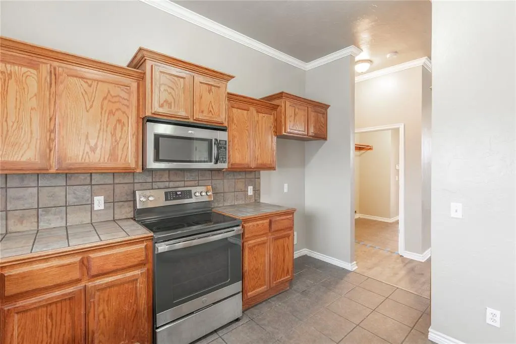 Photo 15 — 8016 Breezewood Drive, Oklahoma City, OK 73135