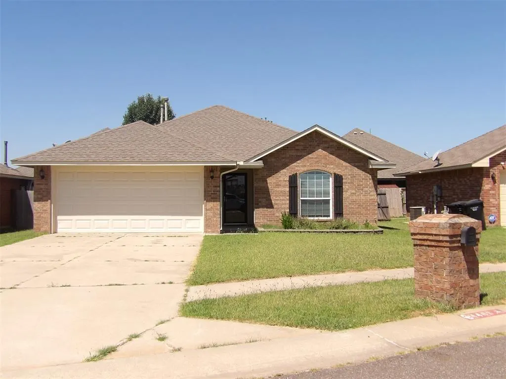 Front exterior — 4405 Apple Blossom Circle, Moore, OK 73160