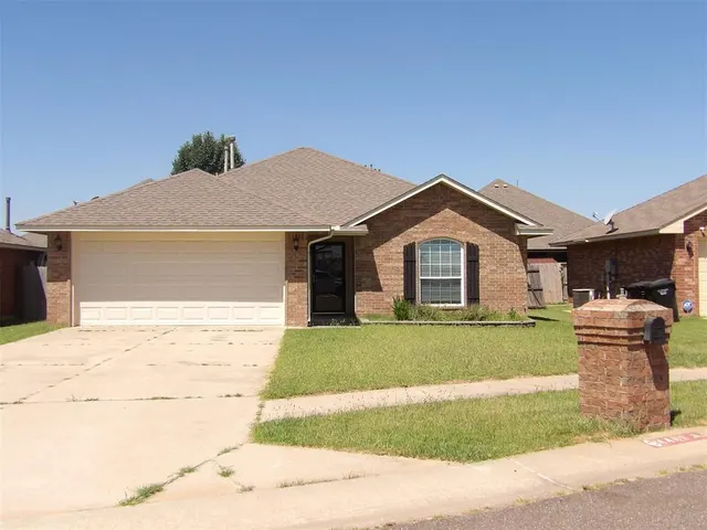 Front exterior — 4405 Apple Blossom Circle, Moore, OK 73160