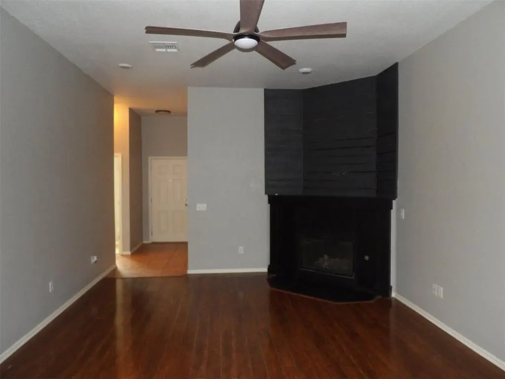 Photo 3 — 4405 Apple Blossom Circle, Moore, OK 73160