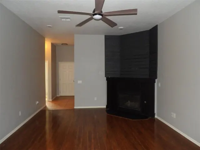 Photo 3 — 4405 Apple Blossom Circle, Moore, OK 73160
