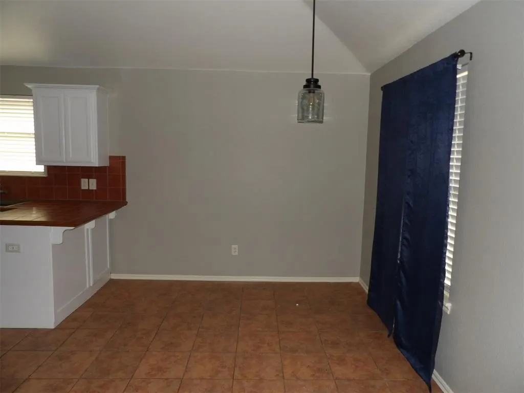 Photo 4 — 4405 Apple Blossom Circle, Moore, OK 73160
