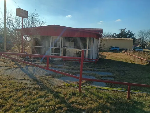 Photo 3 — 602 S 9th Street, Ringling, OK 73456