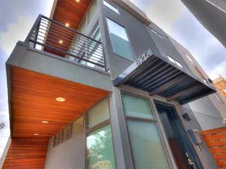 Sold home at 825 NW 6TH Street