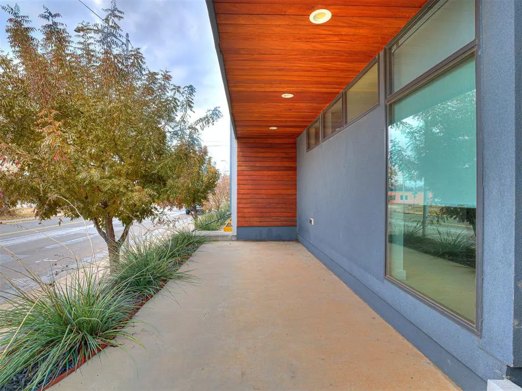 Photo 3 — 825 NW 6TH Street, Oklahoma City, OK 73106