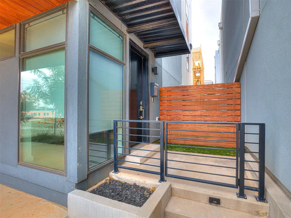 Photo 4 — 825 NW 6TH Street, Oklahoma City, OK 73106