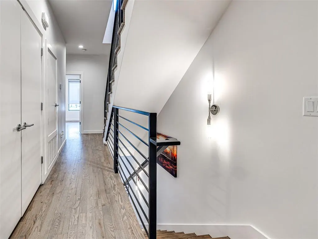 Photo 22 — 825 NW 6TH Street, Oklahoma City, OK 73106