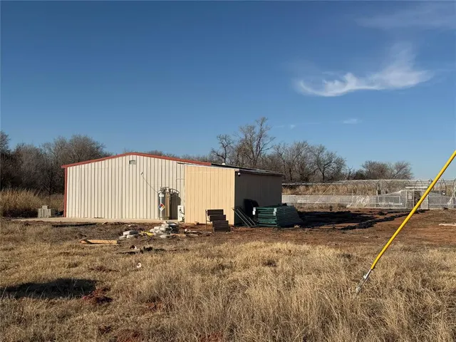 Photo 3 — 11753 N 2070 Road, Canute, OK 73626
